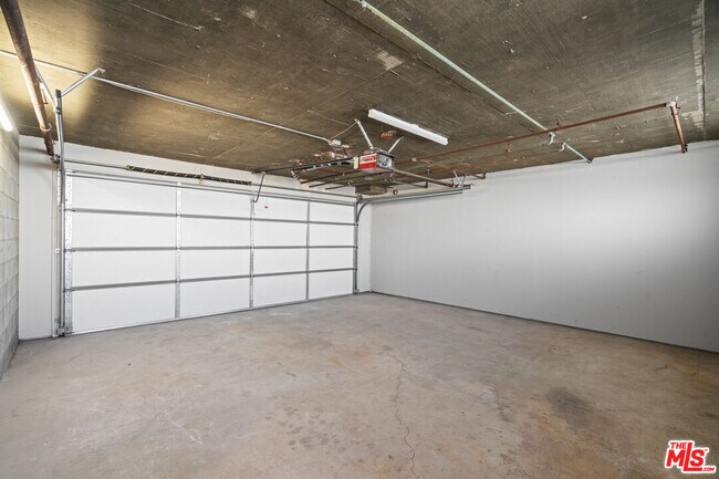 Building Photo - 2541 Stoner Ave