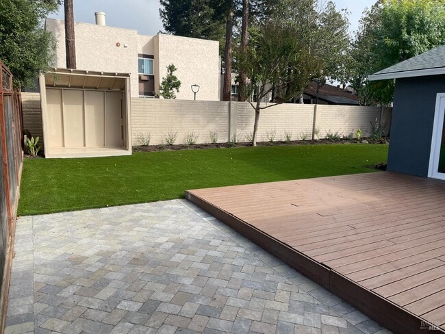 Building Photo - 104 Rene Dr