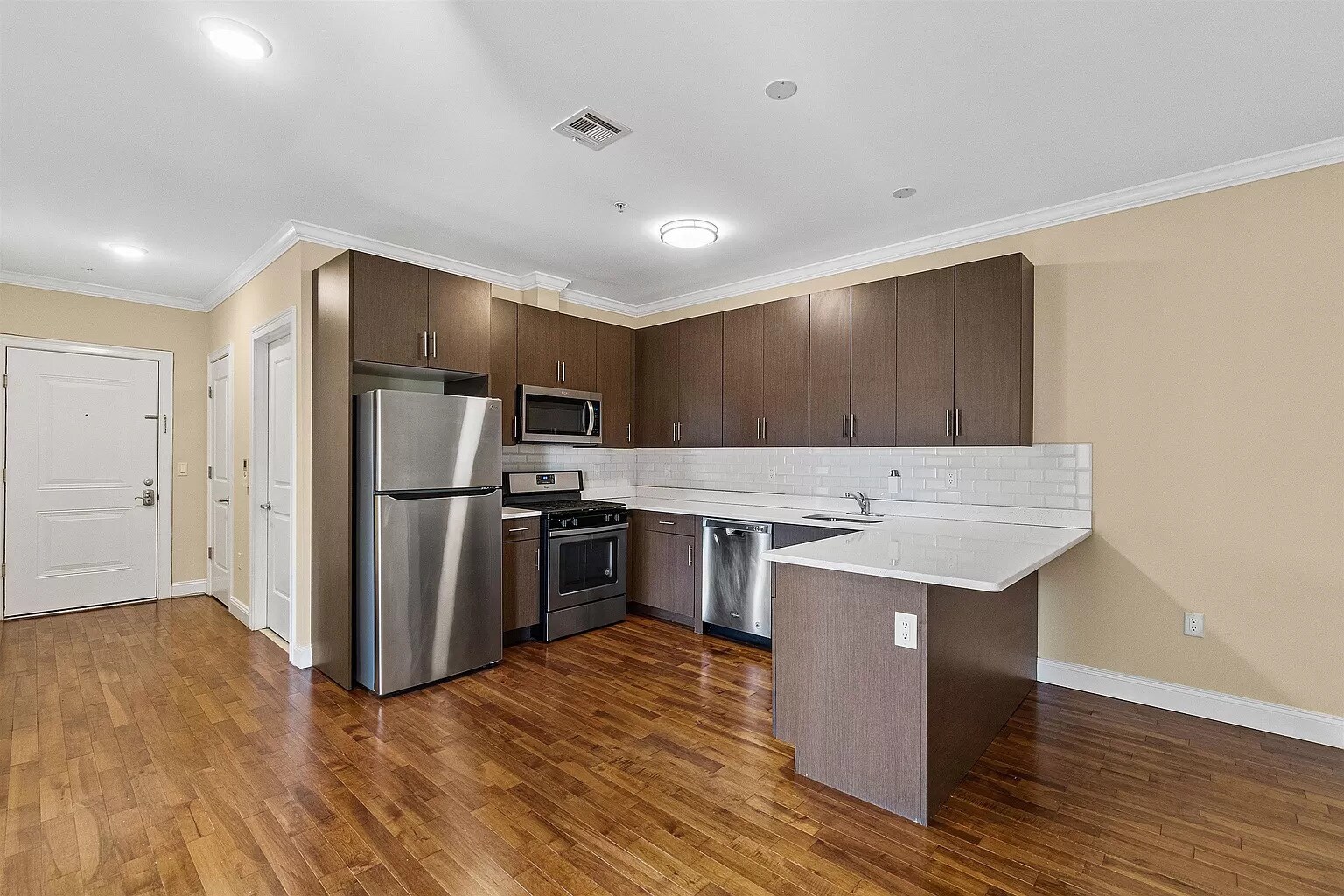 Building Photo - 4401 BERGENLINE Ave