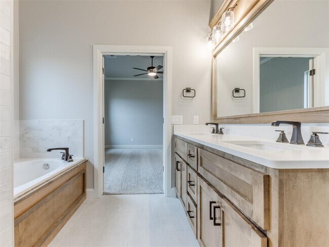 Building Photo - 3005 SW 133rd St