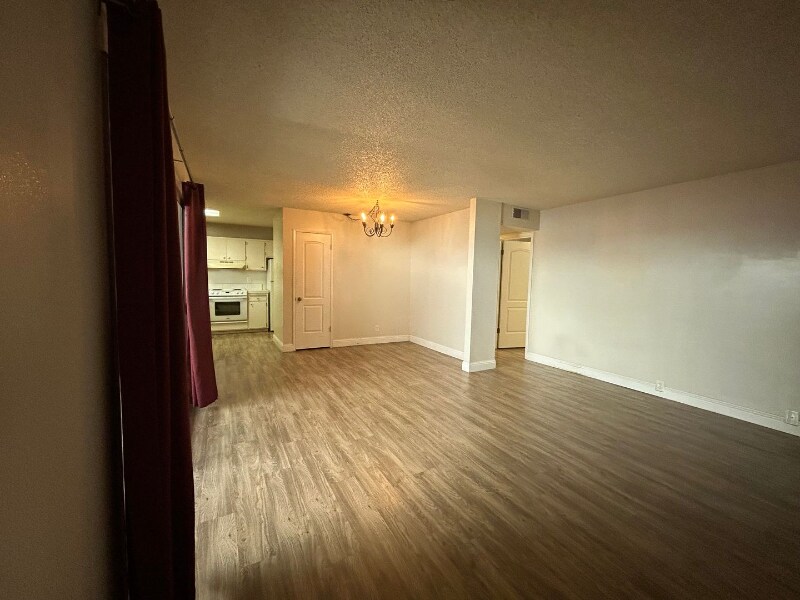 Building Photo - 316 W 4th Ave