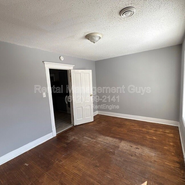 Building Photo - 2931 N Bryant Ave