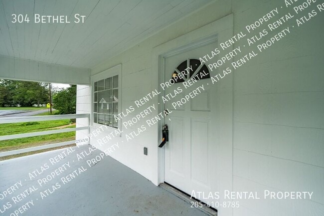 Building Photo - 304 Bethel St NE