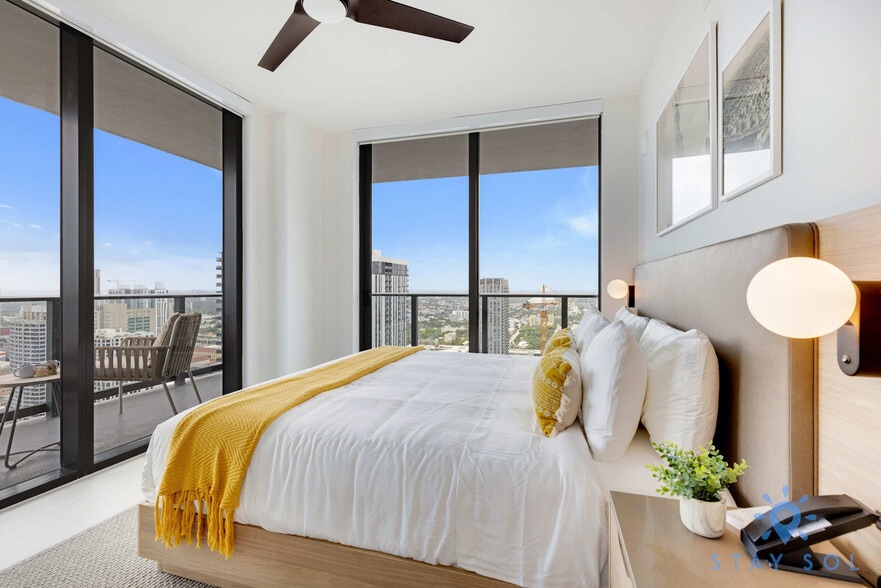 Building Photo - 601 NE 1st Ave