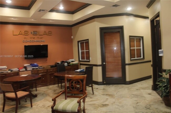 Building Photo - 520 SE 5 Ave