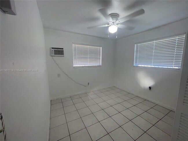 Building Photo - 3960 SW 68th Ave