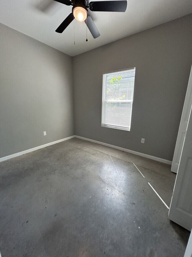 Building Photo - 308 W Forest St