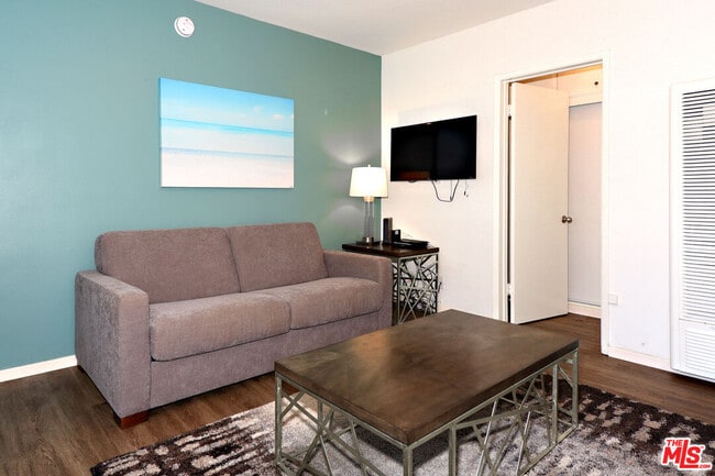 Building Photo - 3743 McLaughlin Ave