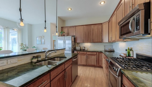 Building Photo - AMAZING LOCATION 5 Bed 4 Bath Home in Loui...