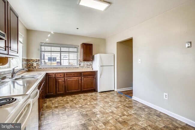 Building Photo - 1670 Brooksquare Dr