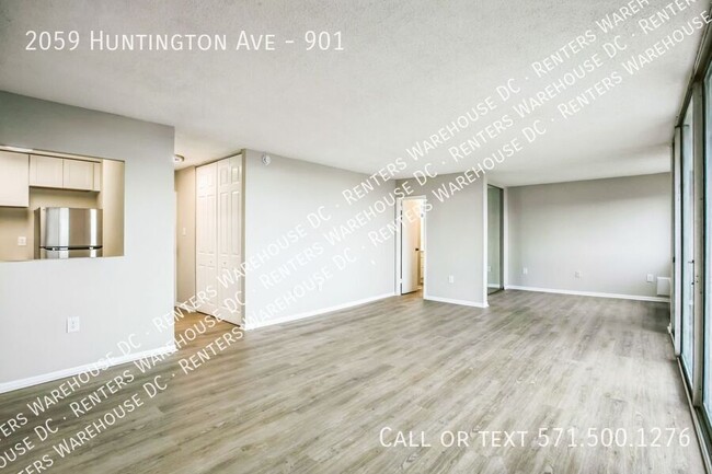 Building Photo - Stunning 9th-Floor Studio w/ Panoramic Cit...