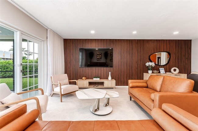 Building Photo - 21320 NE 25th Ct