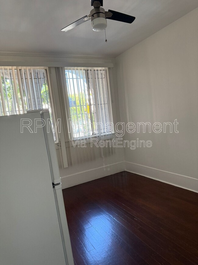 Building Photo - 1114 N Poinsettia Pl