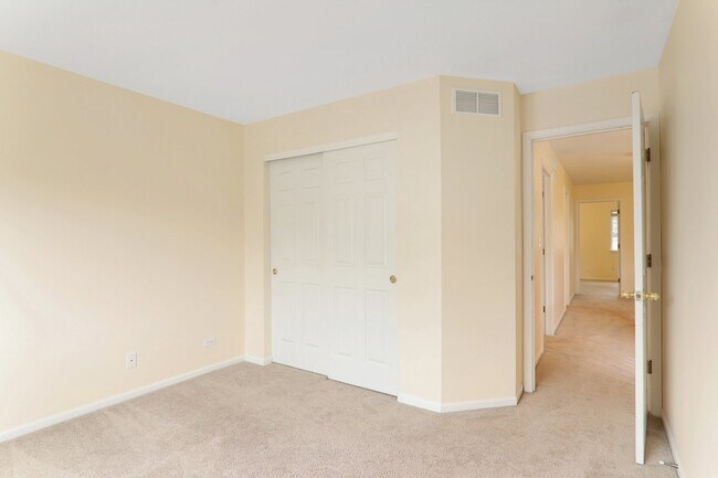 Building Photo - 984 Park Hill Cir