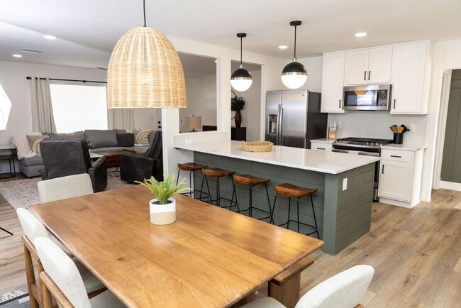 Building Photo - Beautiful Lake Havasau Home