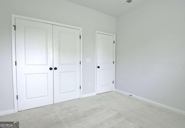 Building Photo - 504 Albertson Ave