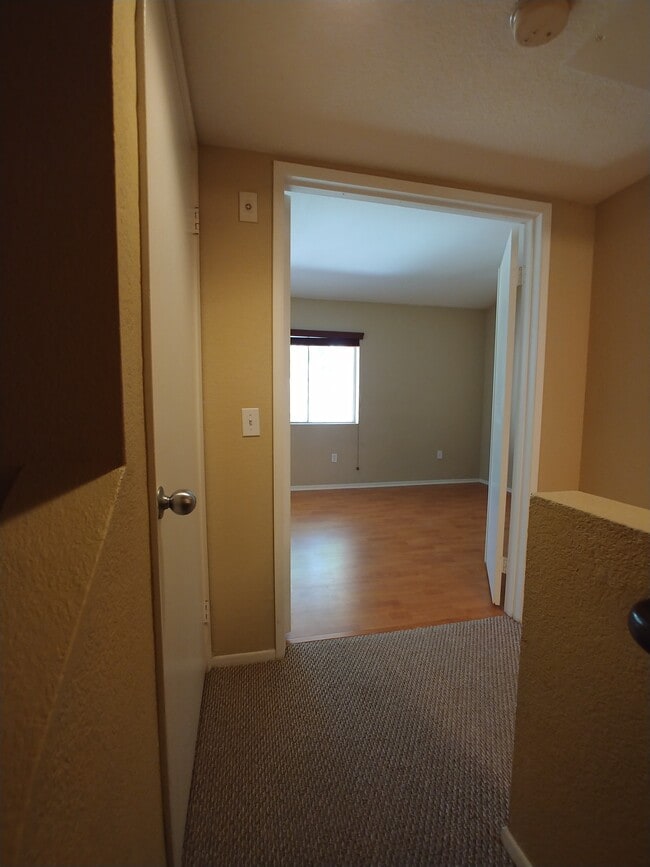 Building Photo - 3927 Nobel Dr