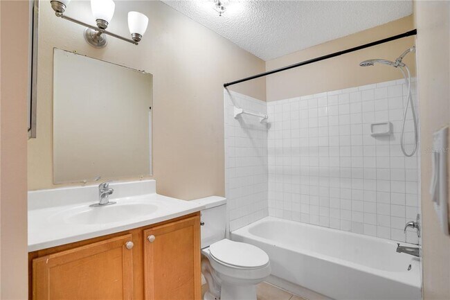Building Photo - 806 Lake Haven Square