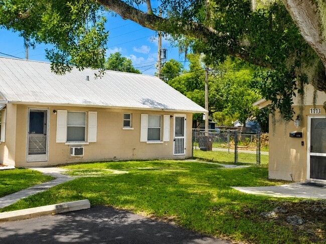 Building Photo - Convenient Downtown Living in a Bright and Comfortable 1-Bedroom Studi