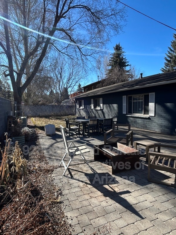 Building Photo - 1928 N Lynn Dr