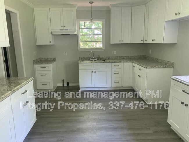 Building Photo - 308 Huval St