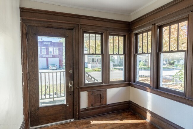 Common entrance - 229 S Bingham St