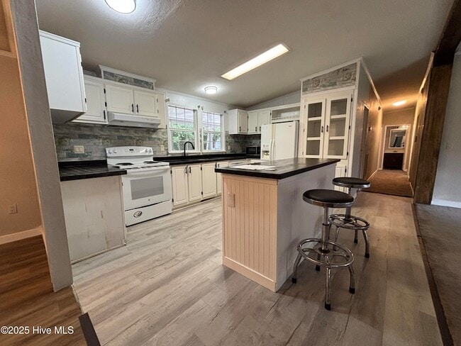 Building Photo - 180 Quails Cove
