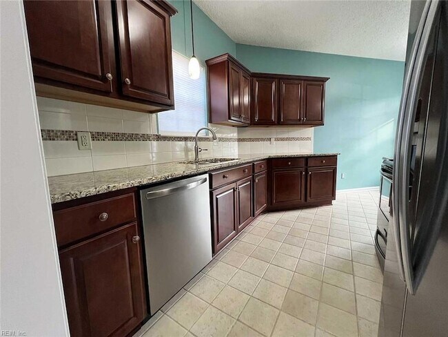 Building Photo - 4930 Cypress Point Cir