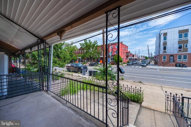 Building Photo - 948 Belmont Ave