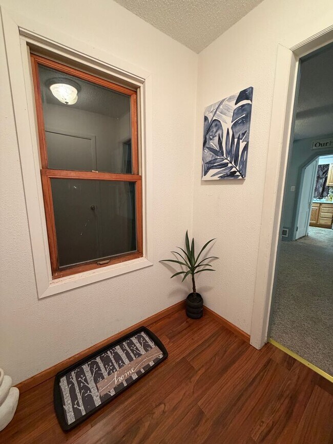 Building Photo - 3 bed, 1 bath home in Evansdale.