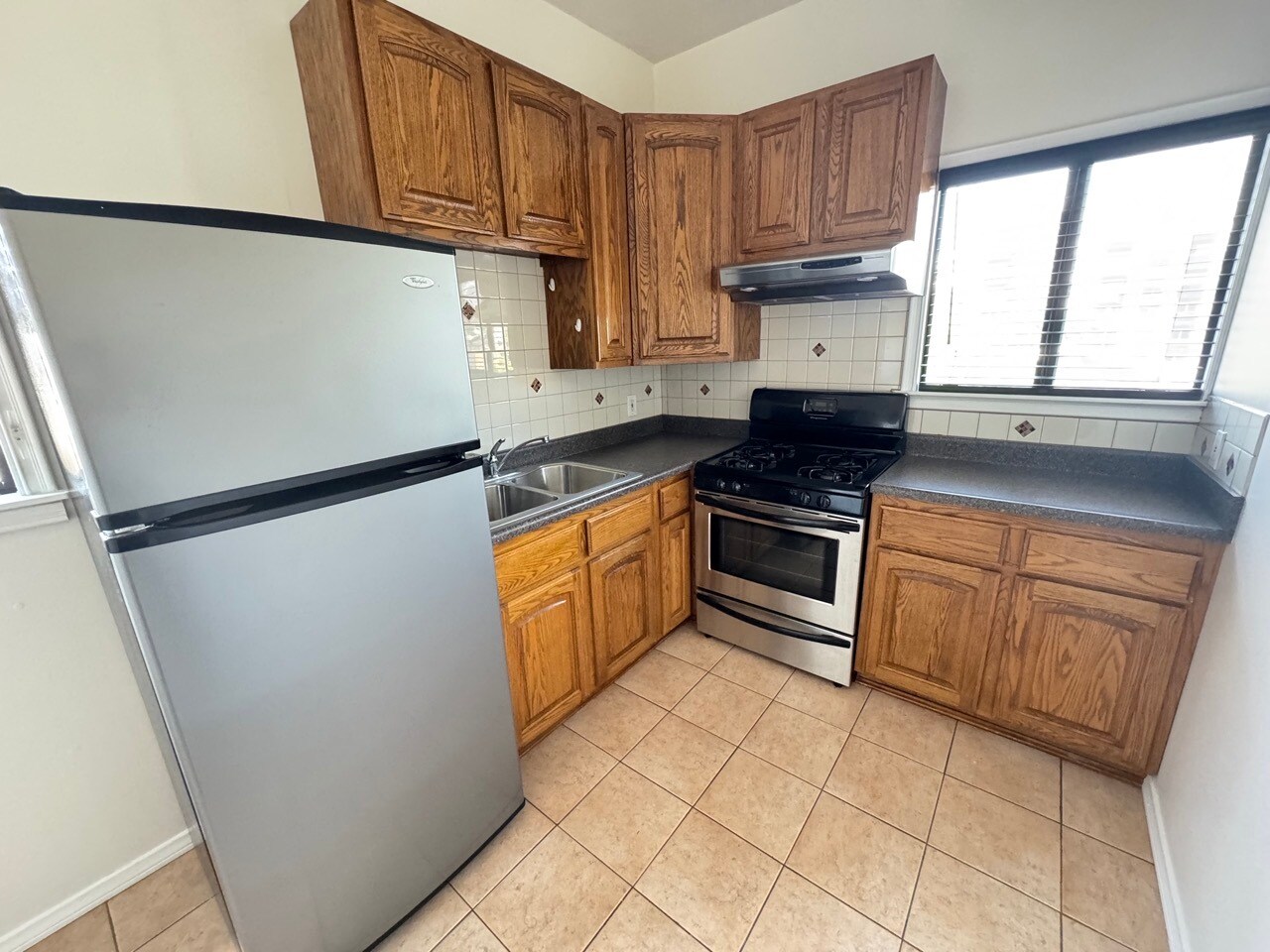 Building Photo - 1341 N Bronson Ave