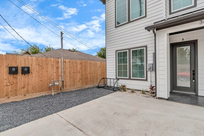 Building Photo - 3613 Rosalie St