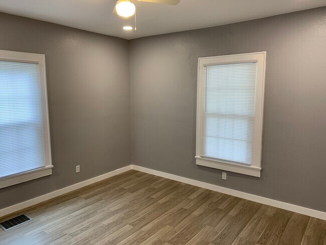 Building Photo - 2409 Wilson Ave