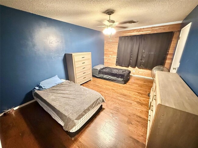 Building Photo - 1305 E Andy St