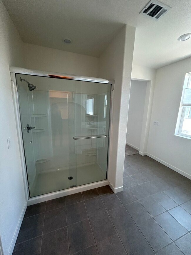 Building Photo - PET FRIENDLY