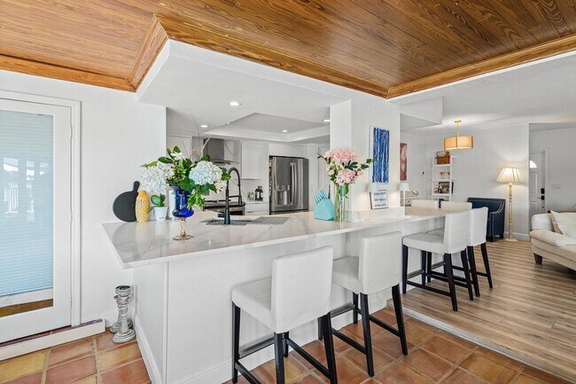 Building Photo - 25 NW 24th Ct