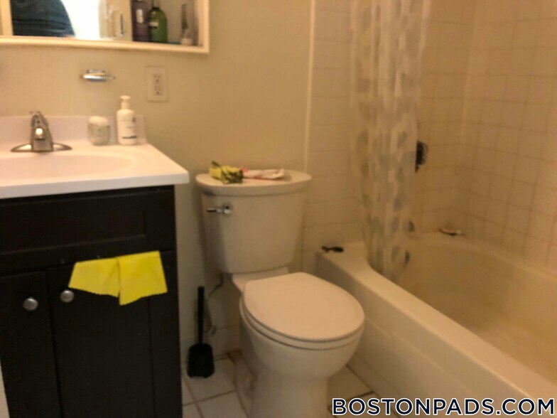 Building Photo - 185 Freeman St