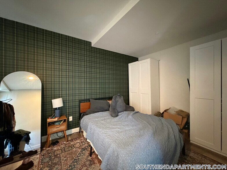 Building Photo - 160 E Berkeley St