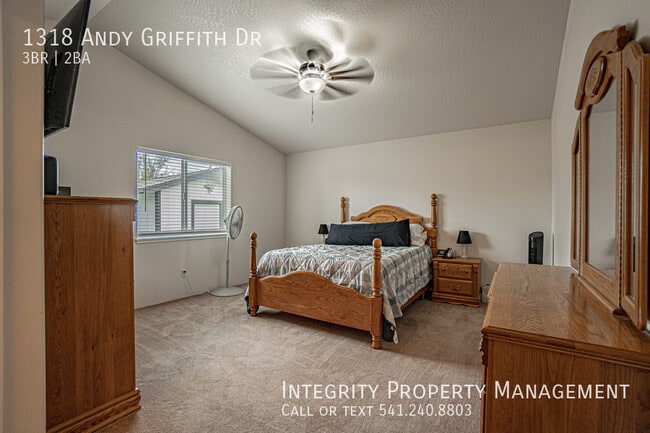 Building Photo - 1318 Andy Griffith Dr