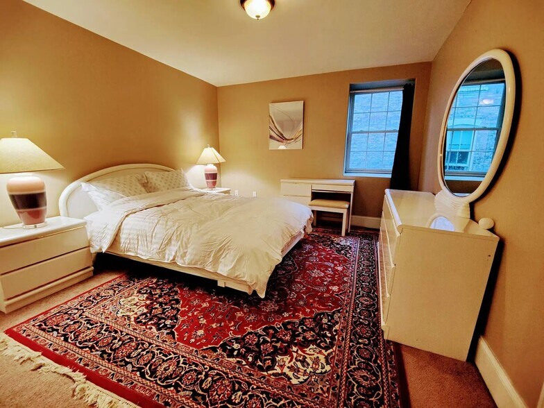 Building Photo - 317 W Fayette St