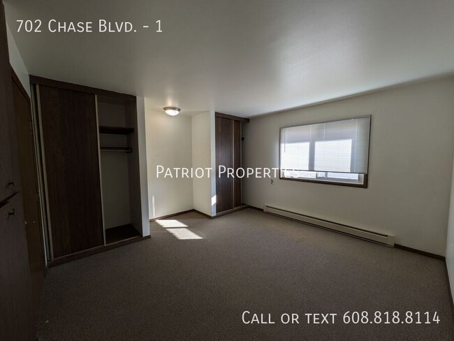 Building Photo - 1 bedroom/ 1 bath apartment in Sun Prairie...