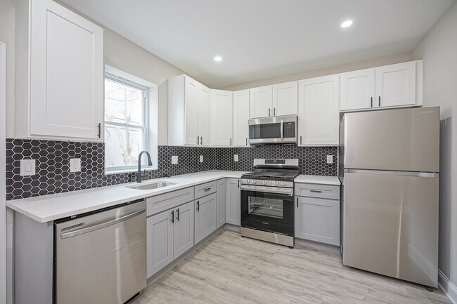 Building Photo - 1335 S Stanley St