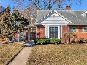 Building Photo - 8126 Highland Pl