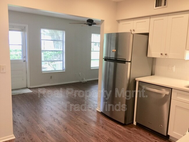 Building Photo - 2256 Spanish Dr