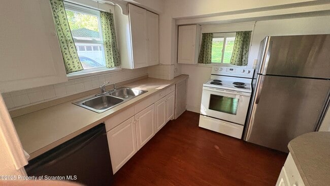 Building Photo - 996 PA-307