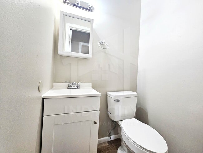 Building Photo - 750 S Dequincy St