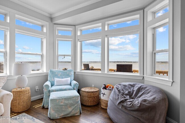 Building Photo - 8632 Sound Dr