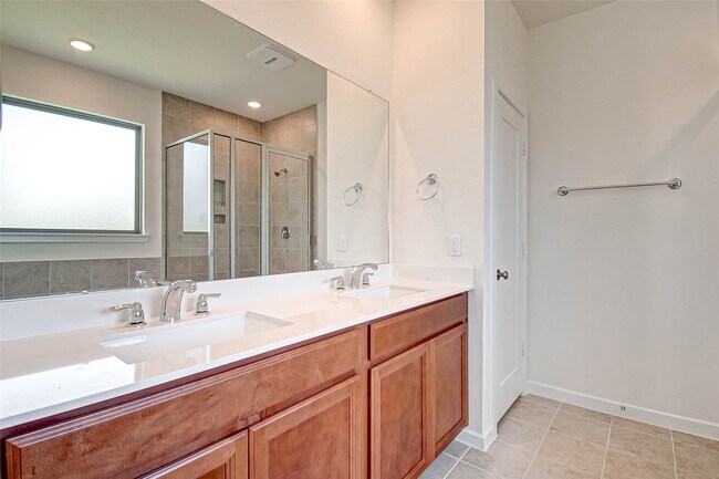 Building Photo - 8110 Colony Chase Ct