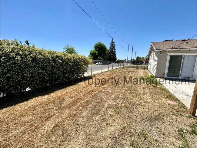 Building Photo - Charming 3 Bed/2 Bath Remodeled Home in Sh...