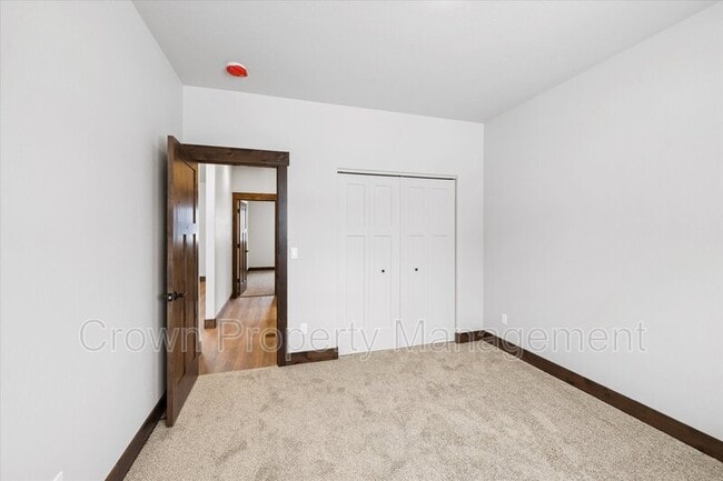 Building Photo - 4046 Snowberry Ave